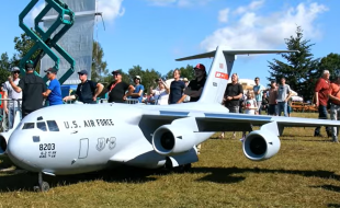 21-Foot-Span C-17