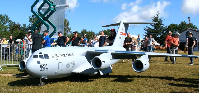 21-Foot-Span C-17